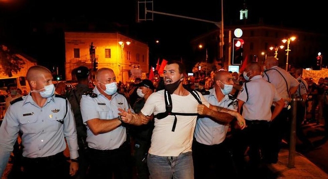 الشرطة الإسرائيلية ومتظاهرين