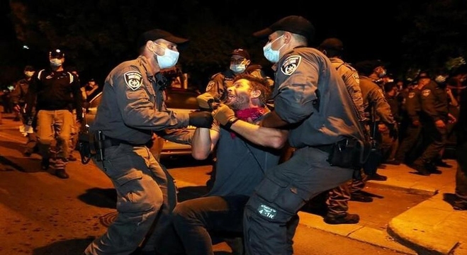 اشتباكات بين معارضين لنتنياهو والشرطة الإسرائيلية في القدس
