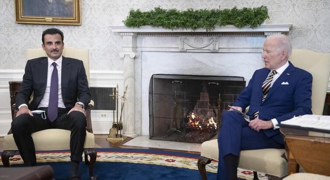 الرئيس الأمريكي جو بايدن وأمير قطر تميم بن حمد آل ثاني
