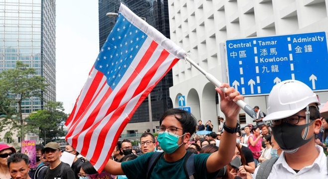 المتظاهرين في هونغ كونغ