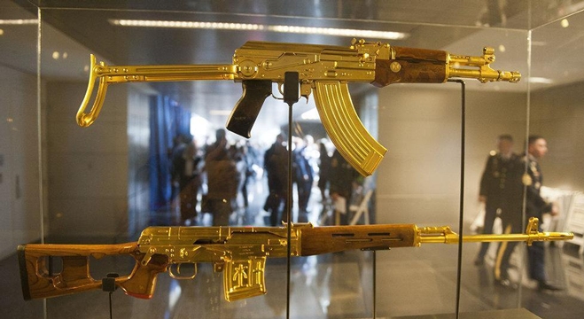 أسلحة صدام حسين الذهبية