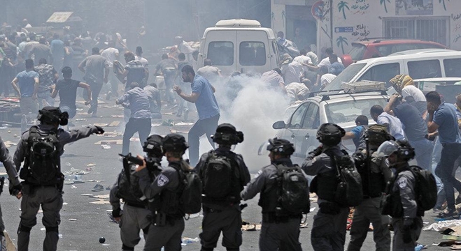 مواجهات بين مصلين في المسجد الأقصى والشرطة الإسرائيلية