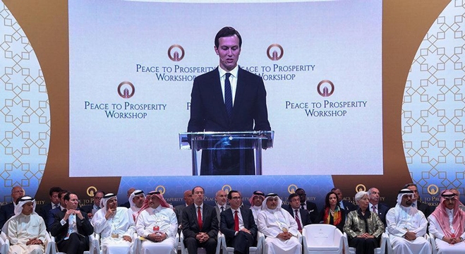 كبير مستشاري البيت الأبيض جاريد كوشنر يتحدث في مؤتمر السلام من أجل الازدهار المنعقد في المنامة