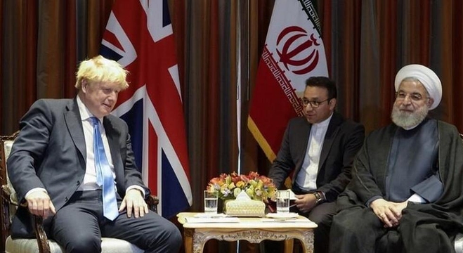 الرئيس الإيراني حسن روحاني ورئيس الوزراء البريطاني بوريس جونسون
