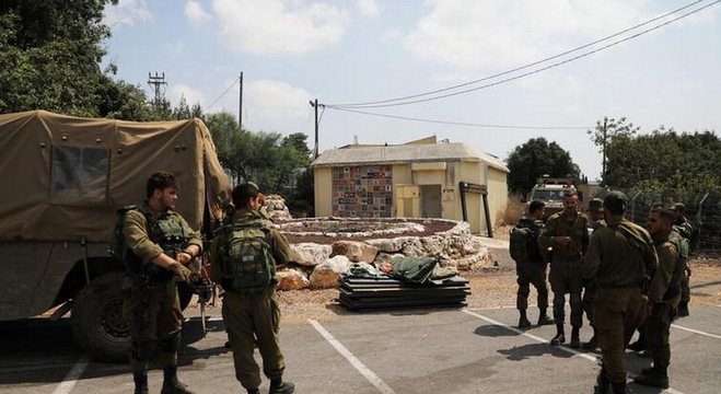 عناصر في الجيش الإسرائيلي قرب الحدود مع لبنان