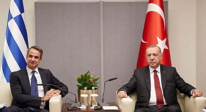 الرئيس التركي، رجب طيب أردوغان، ورئيس الوزراء اليوناني، كيرياكوس ميتسوتاكيس