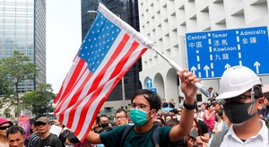 متظاهرو هونغ كونغ يد